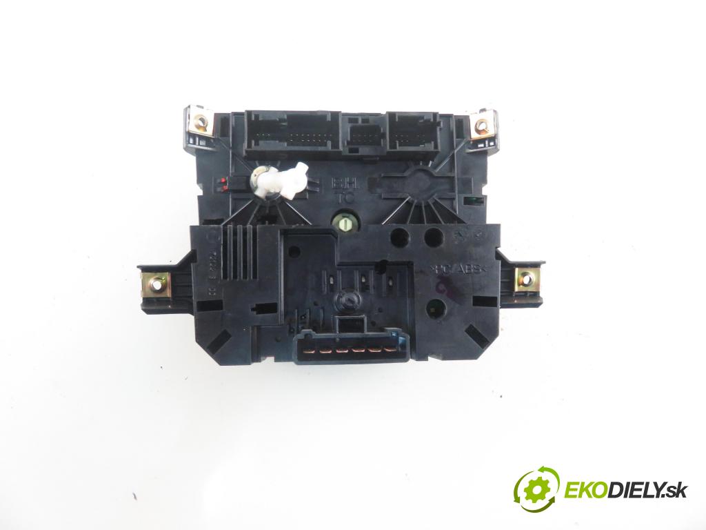 MERCEDES-BENZ VITO Autobus (W639) BUS 2005 110,00 115 CDI 150 - OM 646.982 2148,00 Panel kúrenia KLIMATIZACE: A6394461328KZ ; A6394450605KZ