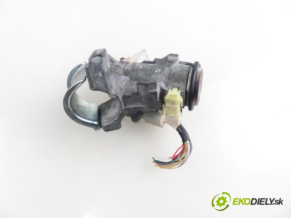 TOYOTA AURIS (_E15_) HB 2008 71,00 1.4 (ZZE150_) 97 - 4ZZ-FE 1398,00 spinačka N0502638 ; N0502639 (Spínacia skrinka)