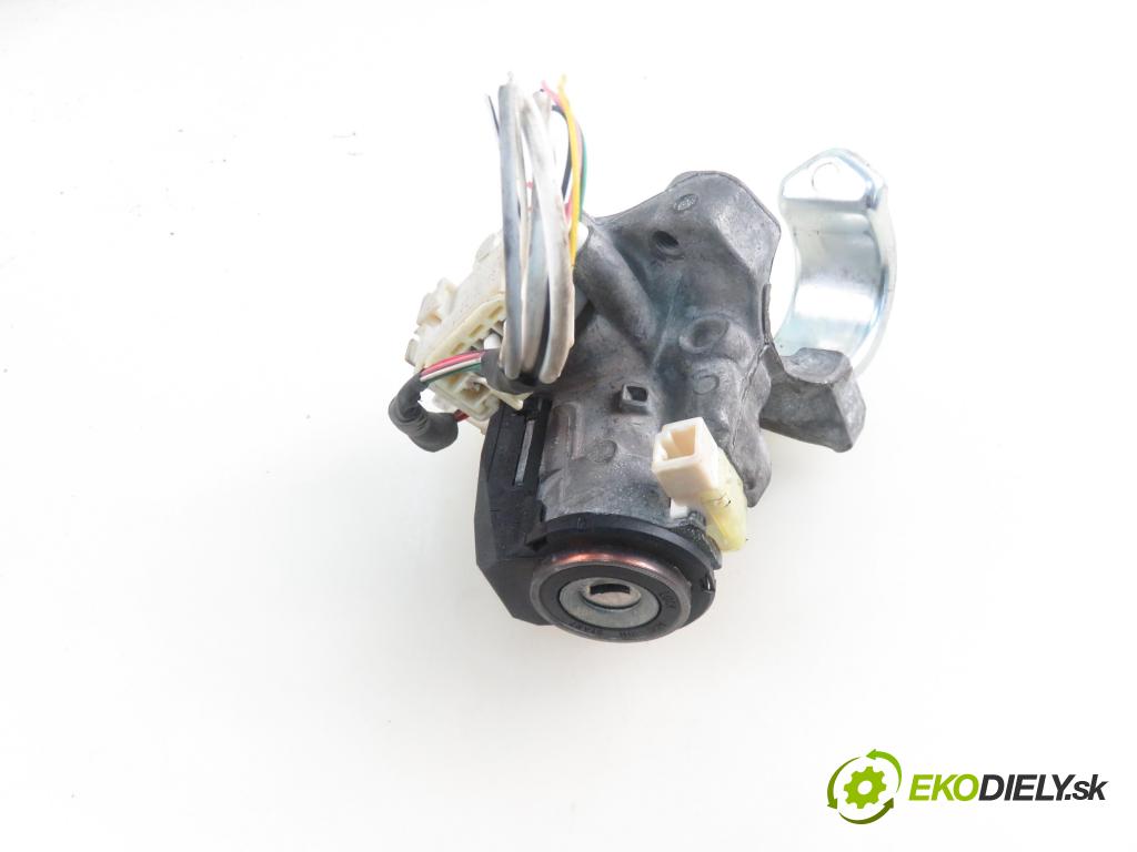 TOYOTA AURIS (_E15_) HB 2008 71,00 1.4 (ZZE150_) 97 - 4ZZ-FE 1398,00 spinačka N0502638 ; N0502639 (Spínacia skrinka)