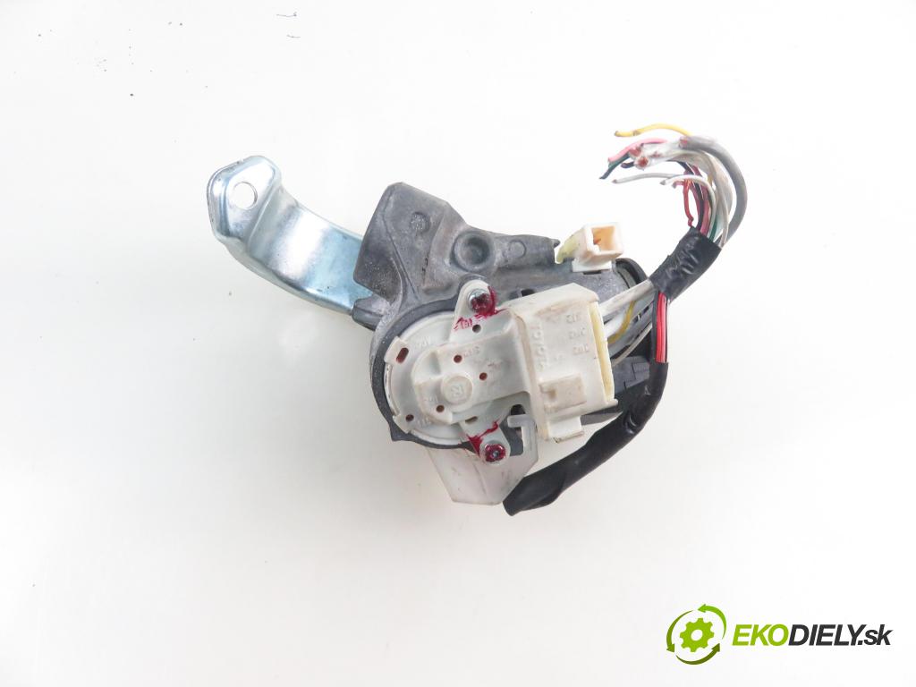 TOYOTA AURIS (_E15_) HB 2008 71,00 1.4 (ZZE150_) 97 - 4ZZ-FE 1398,00 spinačka N0502638 ; N0502639 (Spínacia skrinka)