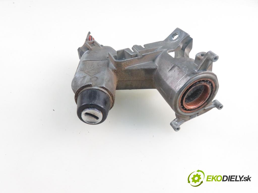 VW TRANSPORTER IV Autobus (70XB, 70XC, 7DB, 7DW, 7DK) BUS 1993 57,00 2.4 D 78 2370,00 spinačka 701905851 (Spínacia skrinka)