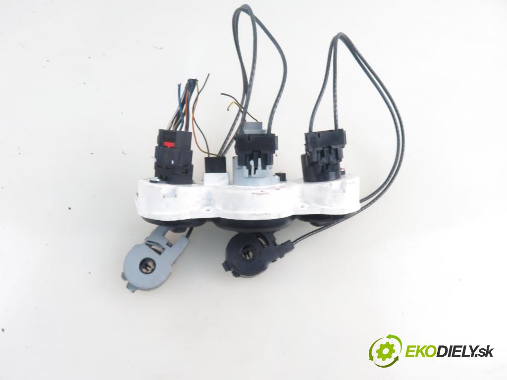 FORD FOCUS Turnier (DNW) KOMBI 2004 74,00 1.6 16V - FYDC 1596,00 Panel kúrenia KLIMATIZACE: 1S4H18C419BA
