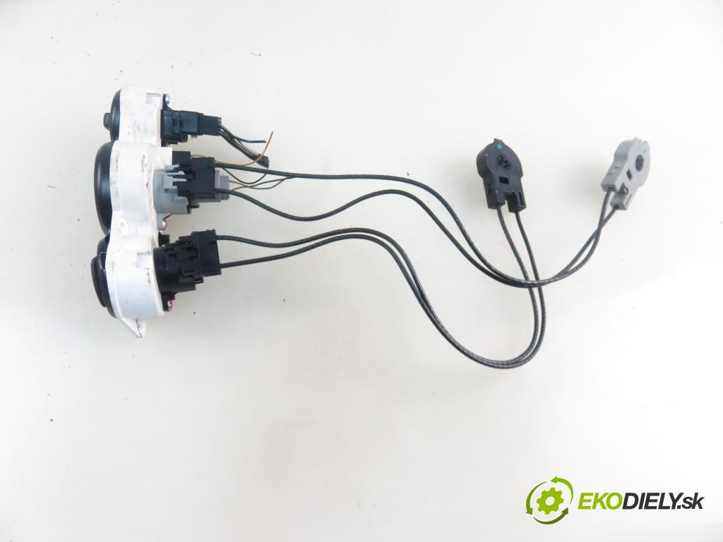 FORD FOCUS Turnier (DNW) KOMBI 2004 74,00 1.6 16V - FYDC 1596,00 Panel kúrenia KLIMATIZACE: 1S4H18C419BA