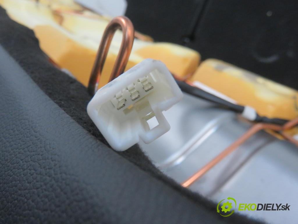 KIA SPORTAGE (SL) SUV 2012 100,00 2.0 CRDi 136 - D4HA 1995,00 Sedadlá, sedačky