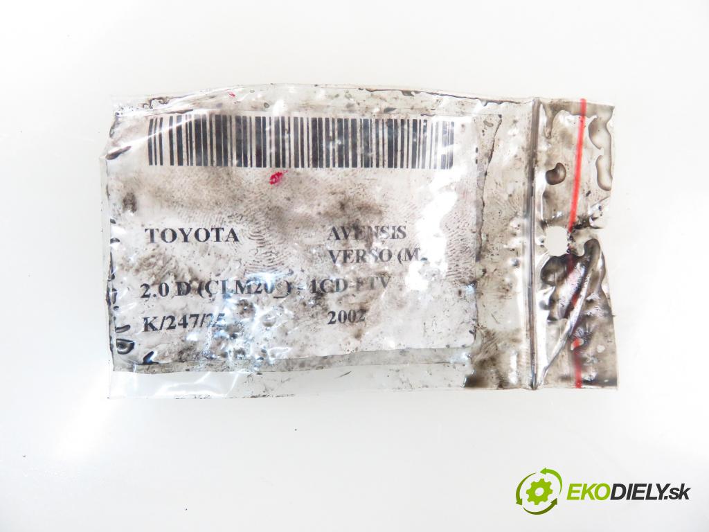 TOYOTA AVENSIS VERSO (_M2_) MINIVAN 2002 85,00 2.0 D (CLM20_) - 1CD-FTV 1995,00 vstrekovač 2367027030 (Vstrekovač paliva)