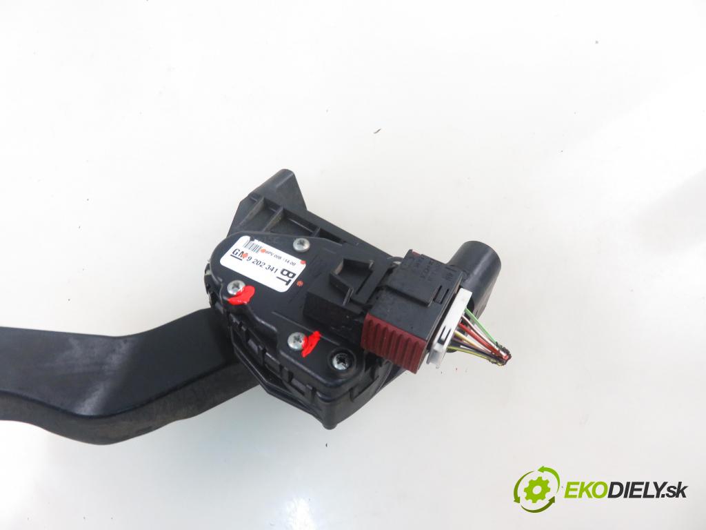 OPEL ZAFIRA B (A05) MINIVAN 2005 88,00 1.9 CDTI 8V 120 - Z 19 DT 1910,00 Potenciometer plynu 9202341BT ; 6PV00811400 (Pedál)