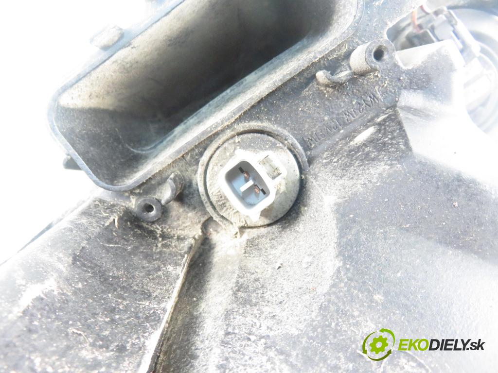 TOYOTA AVENSIS VERSO (_M2_) MINIVAN 2002 85,00 2.0 D (CLM20_) - 1CD-FTV 1995,00 světlo PP