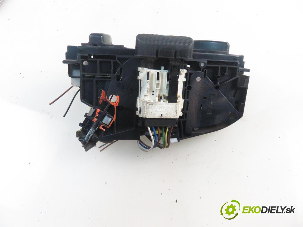 VW TRANSPORTER IV Skrzynia (70XA) FURGON 1998 50,00 1.9 TD 68 - ABL 1896,00 Panel kúrenia 701819045B