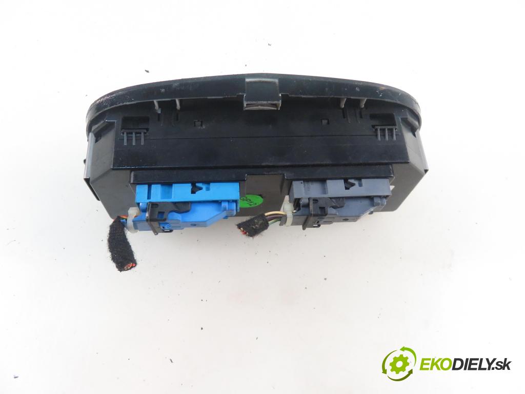 OPEL CORSA D (S07) HB 2007 66,00 1.3 CDTI 90 - Z 13 DTH 1248,00 Panel kúrenia KLIMATIZACE: 13261832