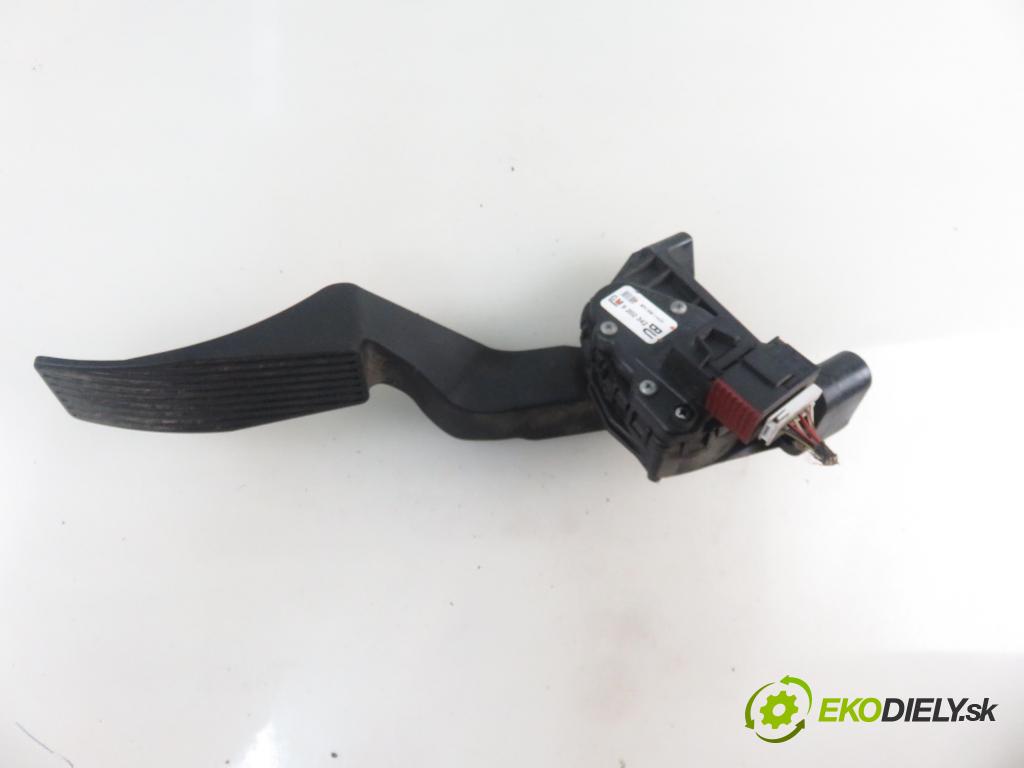 OPEL ZAFIRA B (A05) MINIVAN 2006 103,00 1.8 - Z 18 XER 1796,00 Potenciometer plynu 9202342BU ; 6PV00811401 (Pedál)