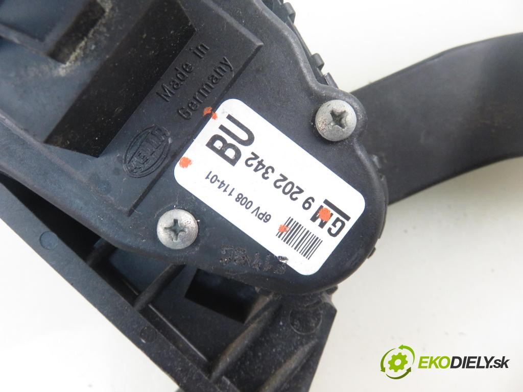 OPEL ZAFIRA B (A05) MINIVAN 2006 103,00 1.8 - Z 18 XER 1796,00 Potenciometer plynu 9202342BU ; 6PV00811401 (Pedál)