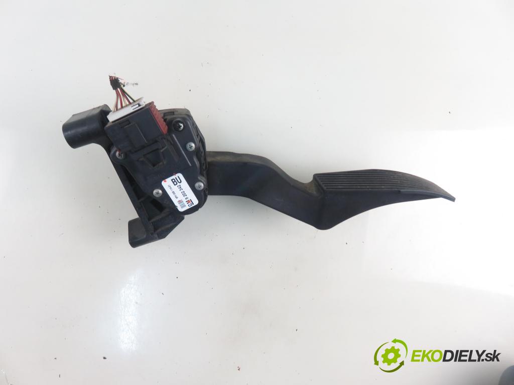 OPEL ZAFIRA B (A05) MINIVAN 2006 103,00 1.8 - Z 18 XER 1796,00 Potenciometer plynu 9202342BU ; 6PV00811401 (Pedál)