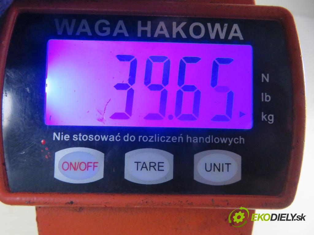 AUDI A3 (8L1) HB 1999 66,00 1.9 TDI 90 - ALH 1896,00 výztuha zadní část ABS 