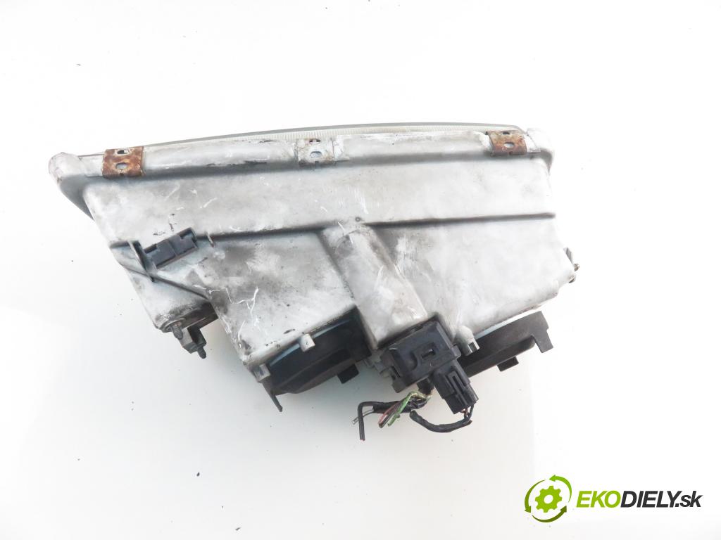 VOLVO V40 Kombi (645) KOMBI 2001 85,00 1.9 DI 116 - D 4192 T3 1870,00 světlo LP 30899682