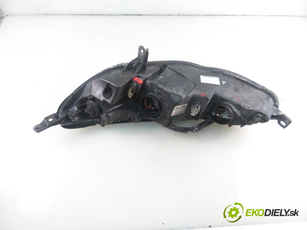 PEUGEOT 407 SW (6E_) KOMBI 2005 100,00 2.0 HDi 135 - RHR 1997,00 světlo PP 0301213204