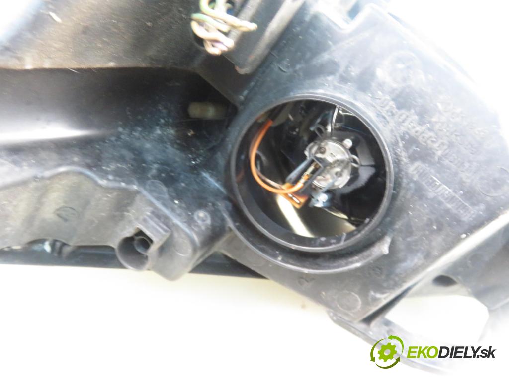 PEUGEOT 407 SW (6E_) KOMBI 2005 100,00 2.0 HDi 135 - RHR 1997,00 světlo PP 0301213204