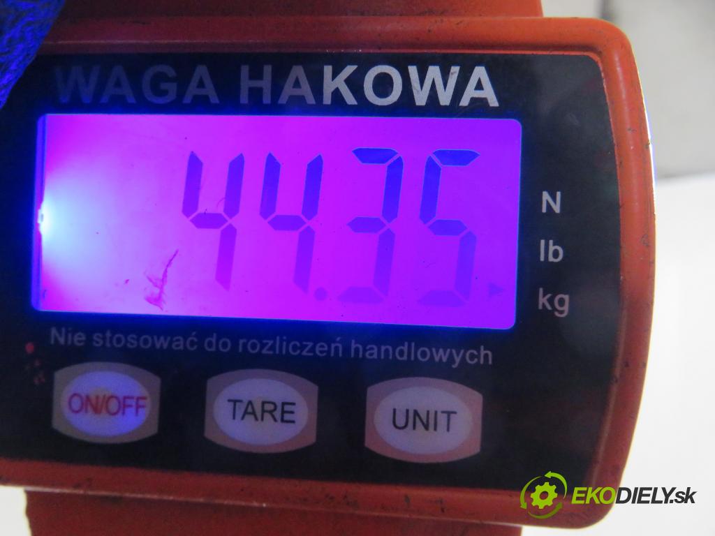 VW GOLF III (1H1) HB 1994 55,00 1.6 8V 75 - AEA 1598,00 výztuha zadní část 