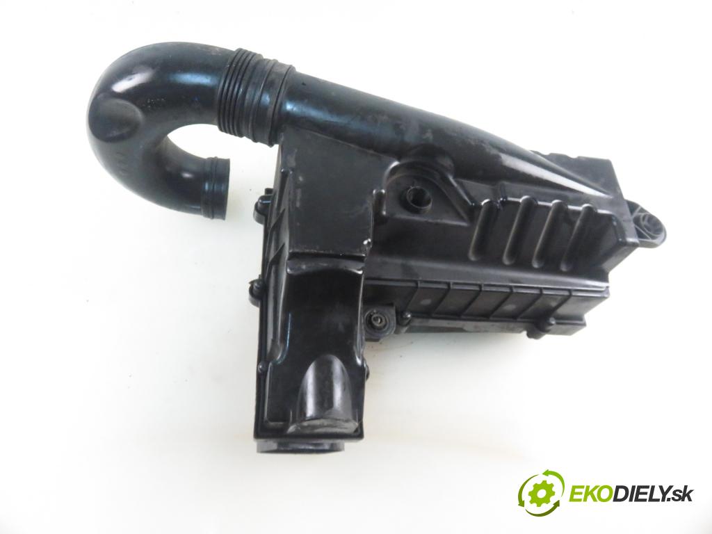 VW TOURAN (1T1, 1T2) MINIVAN 2005 77,00 1.9 TDI - BKC 1896,00 Obal filtra vzduchu 1K0129607R ; 1K0129601AE (Obal filtra vzduchu)