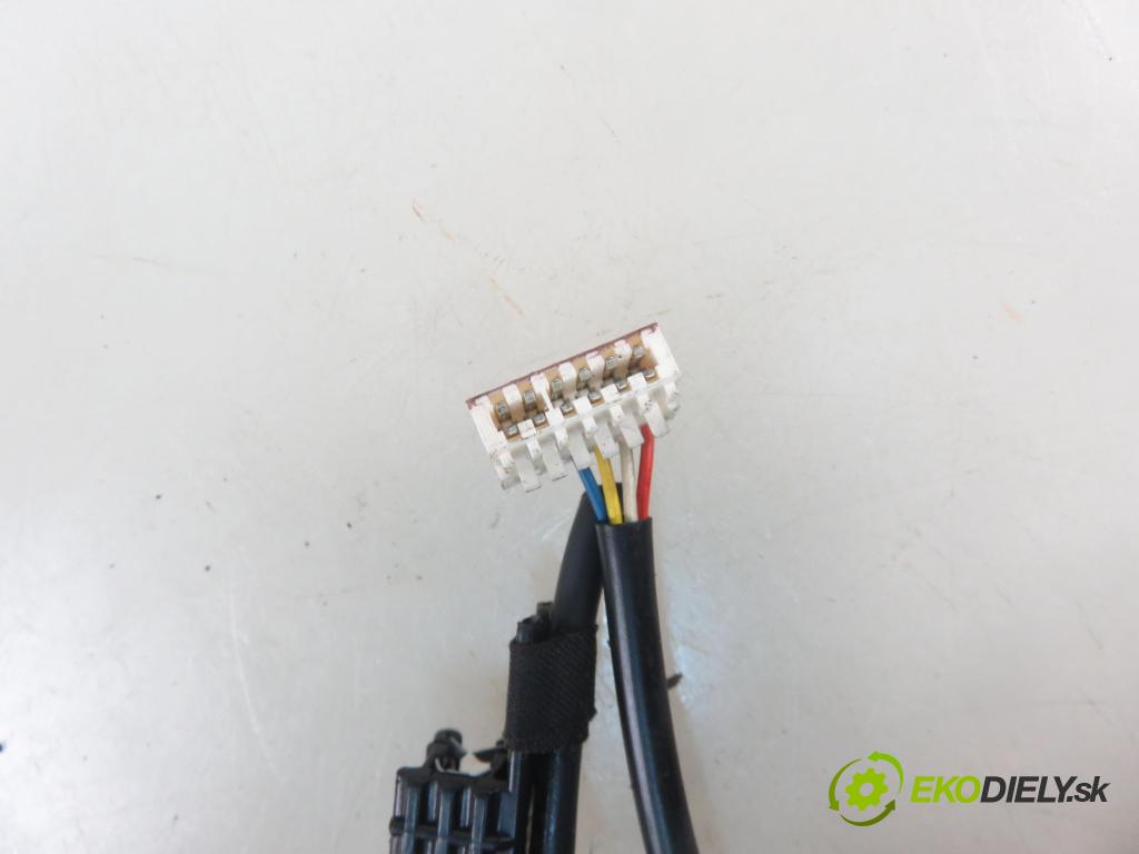 VW TOURAN (1T3) MINIVAN 2012 103,00 2.0 TDI - CFHC 1968,00 spinačka 1K0905851B ; 5K0837202AD (Spínacia skrinka)