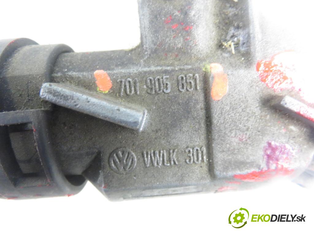 VW TRANSPORTER IV Skrzynia (70XA) FURGON 1997 57,00 2.4 D 78 - AAB 2370,00 spinačka 701905851 (Spínacia skrinka)