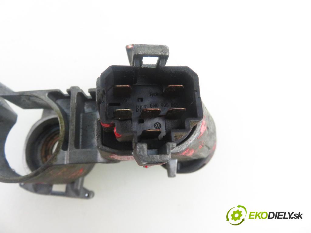 VW TRANSPORTER IV Skrzynia (70XA) FURGON 1997 57,00 2.4 D 78 - AAB 2370,00 spinačka 701905851 (Spínacia skrinka)