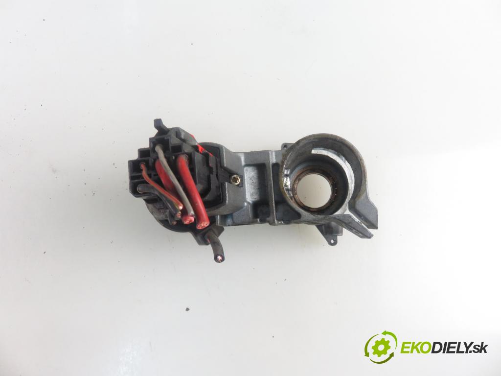 VW TRANSPORTER IV Skrzynia (70XA) FURGON 1997 57,00 2.4 D 78 - AAB 2370,00 spinačka 701905851 (Spínacia skrinka)