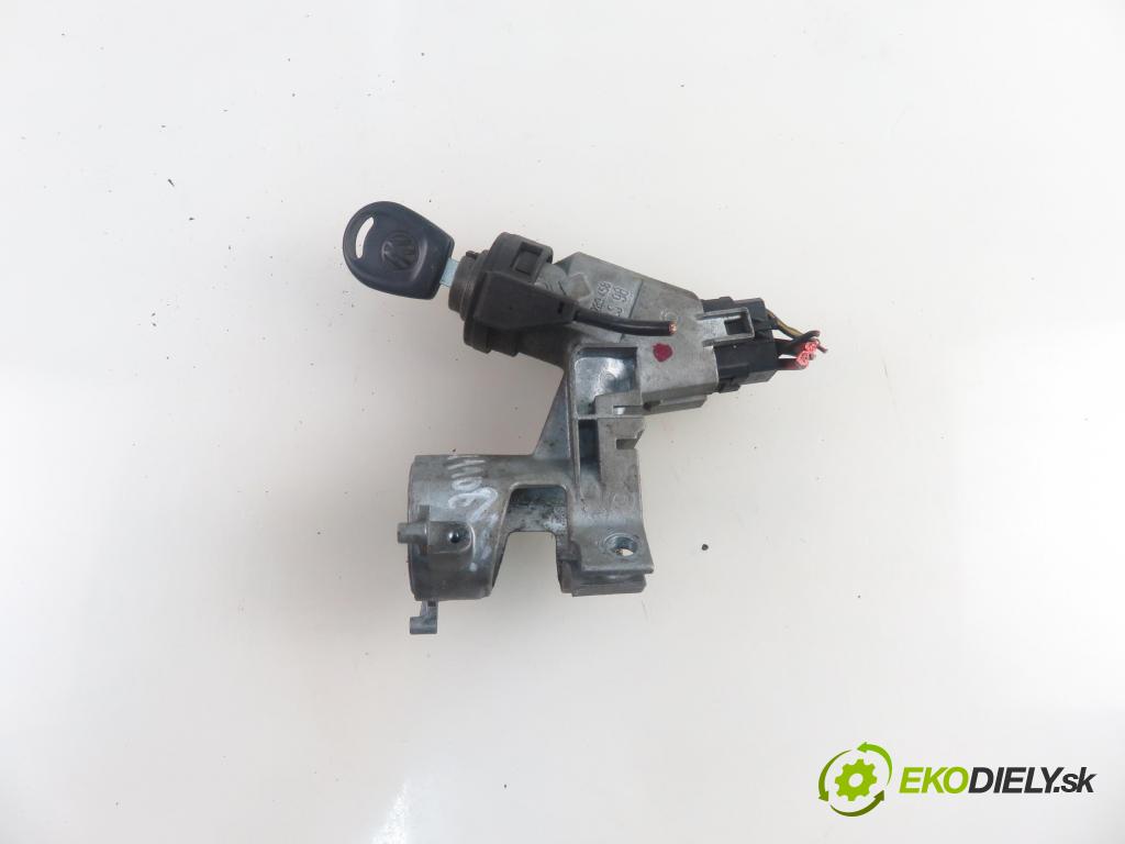 VW TRANSPORTER IV Skrzynia (70XA) FURGON 1997 57,00 2.4 D 78 - AAB 2370,00 spinačka 701905851 (Spínacia skrinka)