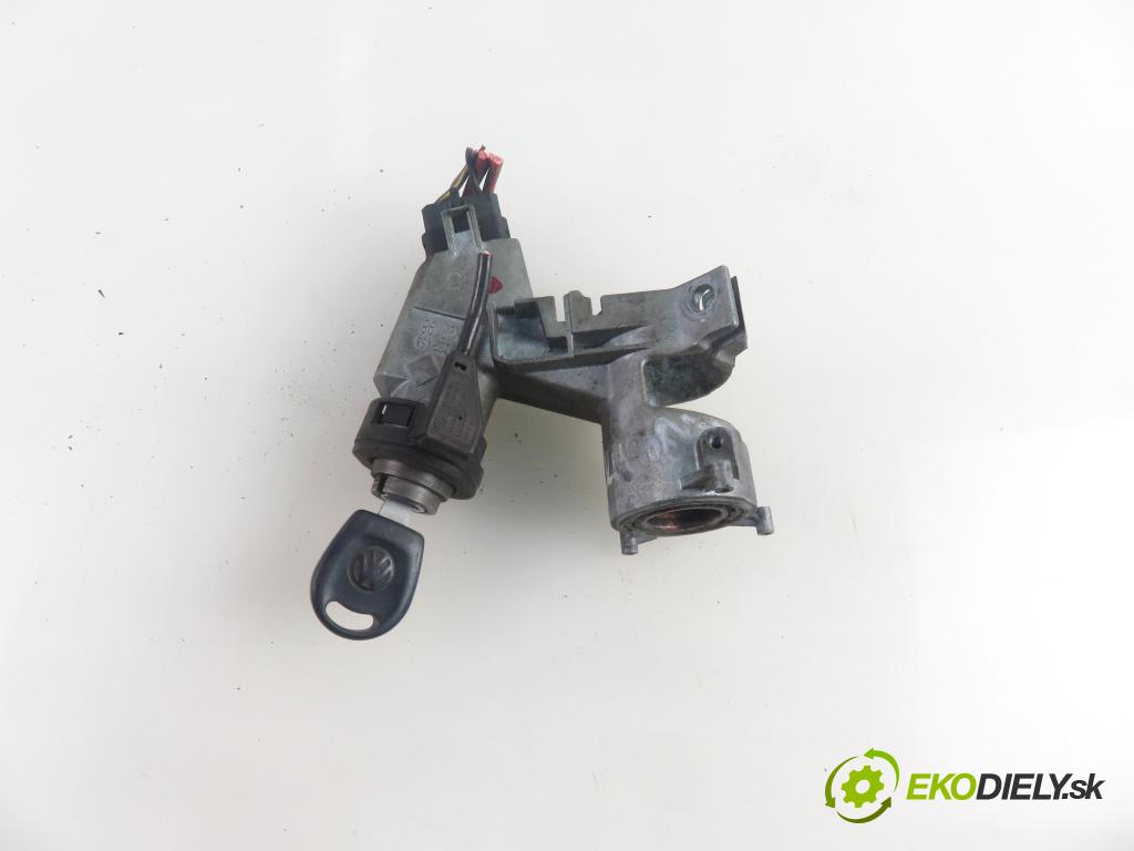 VW TRANSPORTER IV Skrzynia (70XA) FURGON 1997 57,00 2.4 D 78 - AAB 2370,00 spinačka 701905851 (Spínacia skrinka)