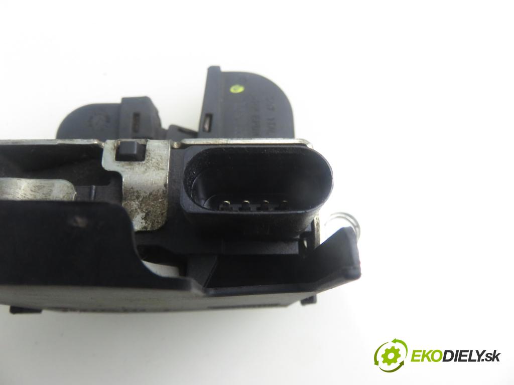 VW TOURAN (1T3) MINIVAN 2012 103,00 2.0 TDI - CFHC 1968,00 zámok dveří kufr EL. 1T0827505H