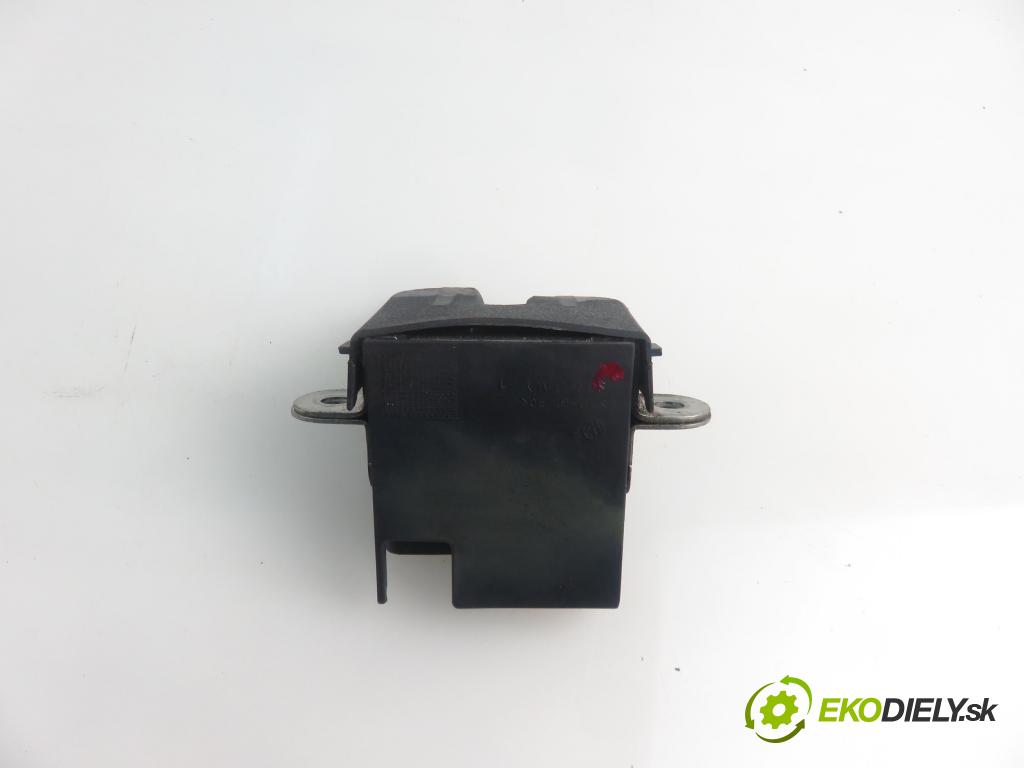 VW TOURAN (1T3) MINIVAN 2012 103,00 2.0 TDI - CFHC 1968,00 zámok dveří kufr EL. 1T0827505H