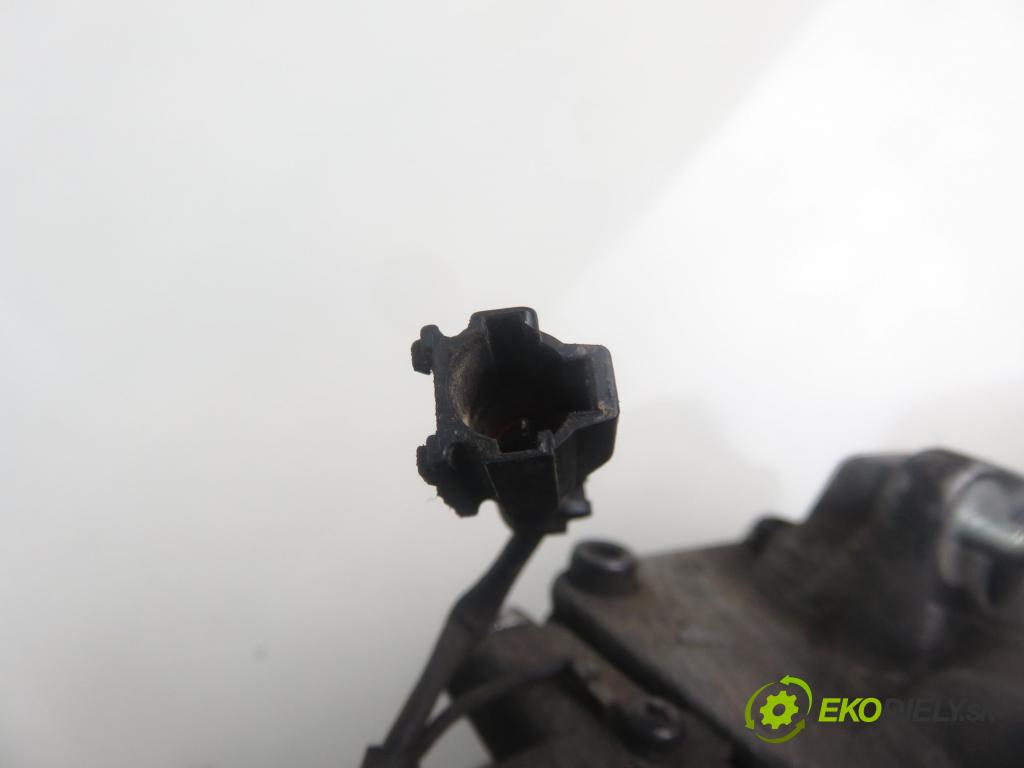 KIA SORENTO I (JC) SUV 2007 103,00 2.5 CRDi 140 - D4CB 2497,00 KOMPRESOR: klimatizácie 20946171 (Kompresor klimatizácie)