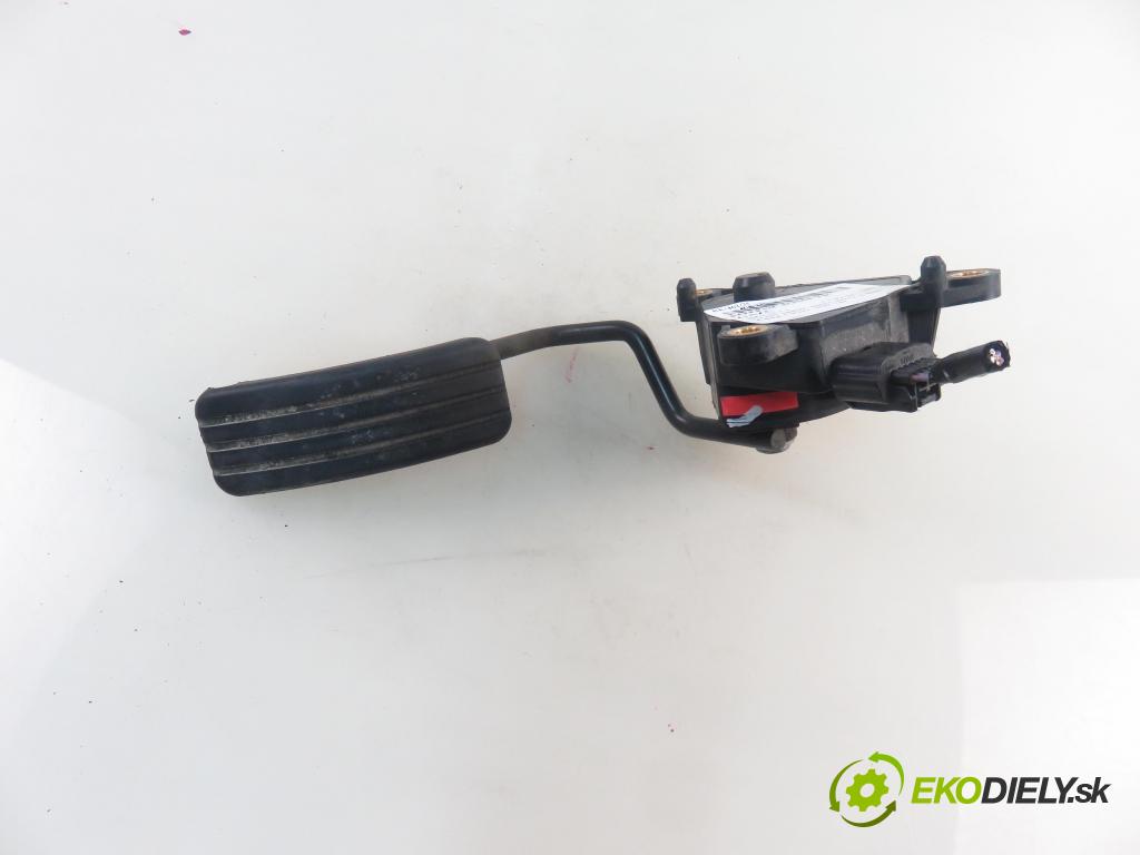 RENAULT CLIO III (BR0/1, CR0/1) HB 2009 55,00 1.2 16V Hi-Flex (BR1U, CR1U) - D4F 742 1149,00 Potenciometer plynu 8200297335B (Pedál)