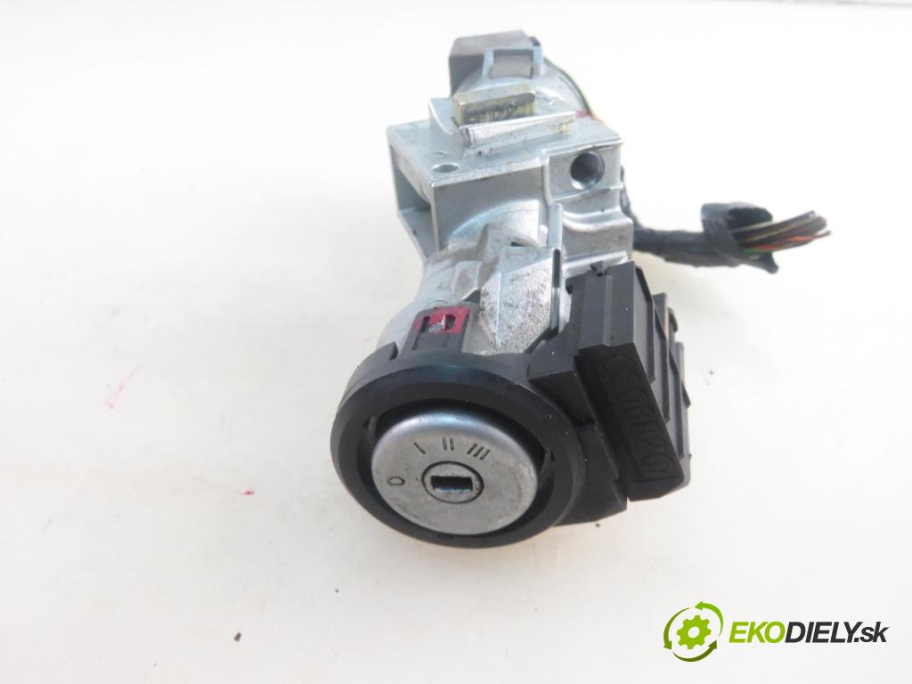 FORD FOCUS II (DA_, HCP) HB 2005 100,00 2.0 TDCi - G6DA 1997,00 spínačka 3M513F880AC (Spínací skříňky a klíče)