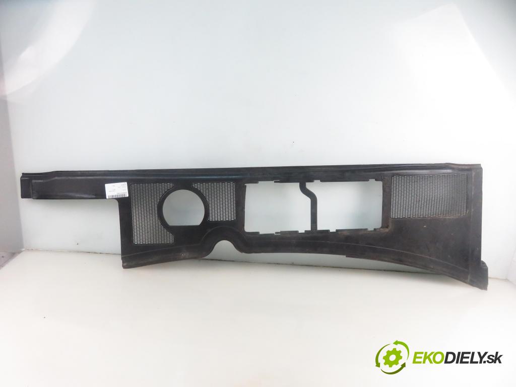 AUDI A4 (8E2, B6) SEDAN 2003 74,00 1.9 TDI PD 101 - AVB 1896,00 Torpédo, plast pod čelné okno 8E1819417B (Torpédo)