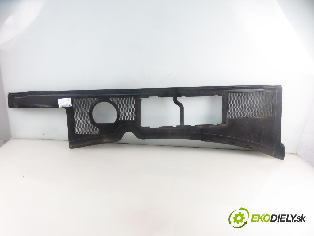 AUDI A4 (8E2, B6) SEDAN 2003 74,00 1.9 TDI PD 101 - AVB 1896,00 Torpédo, plast pod čelné okno 8E1819417B (Torpédo)