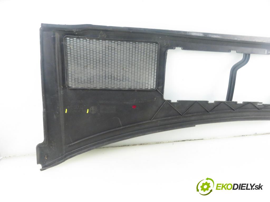 AUDI A4 (8E2, B6) SEDAN 2003 74,00 1.9 TDI PD 101 - AVB 1896,00 Torpédo, plast pod čelné okno 8E1819417B (Torpédo)