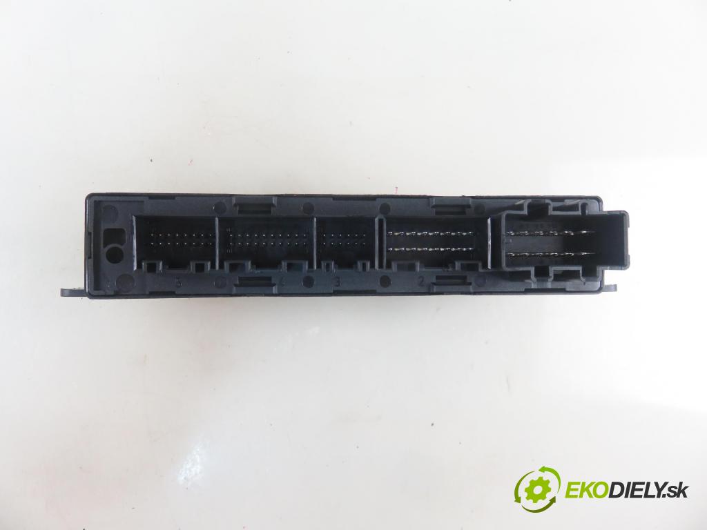 AUDI A4 (8E2, B6) SEDAN 2003 74,00 1.9 TDI PD 101 - AVB 1896,00 MODUL komfortu 8E0959433AR