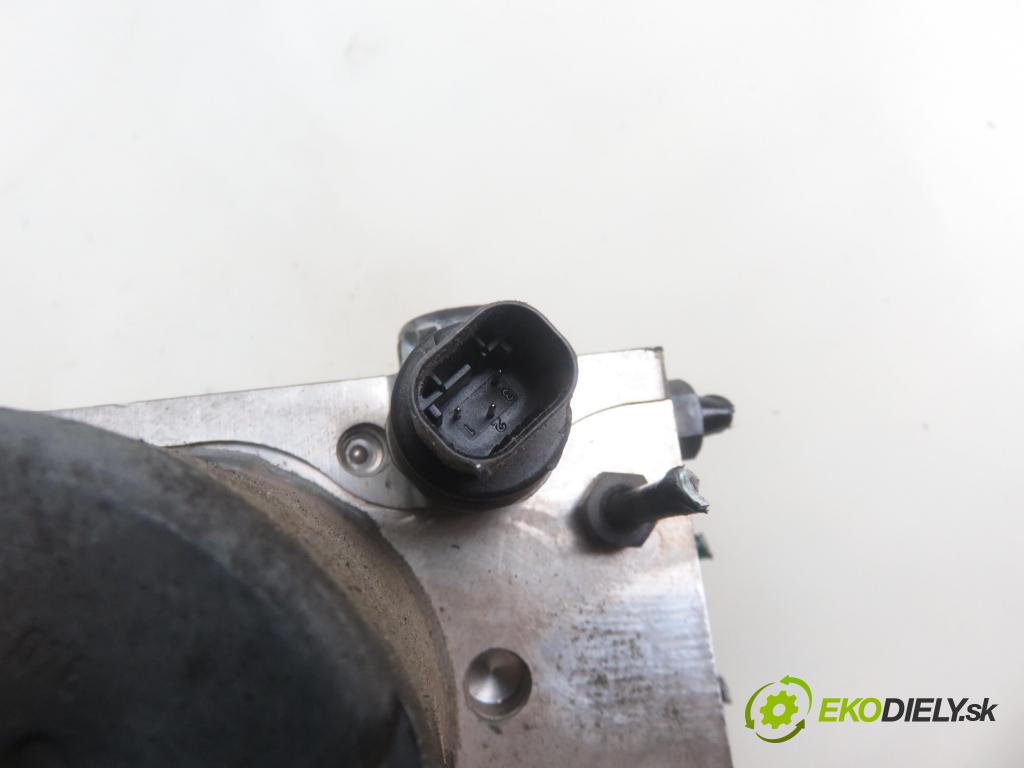 AUDI A4 (8E2, B6) SEDAN 2003 74,00 1.9 TDI PD 101 - AVB 1896,00 Pumpa ABS 0265950011 ; 0265225048 ; 8E0614517 (Pumpa ABS)