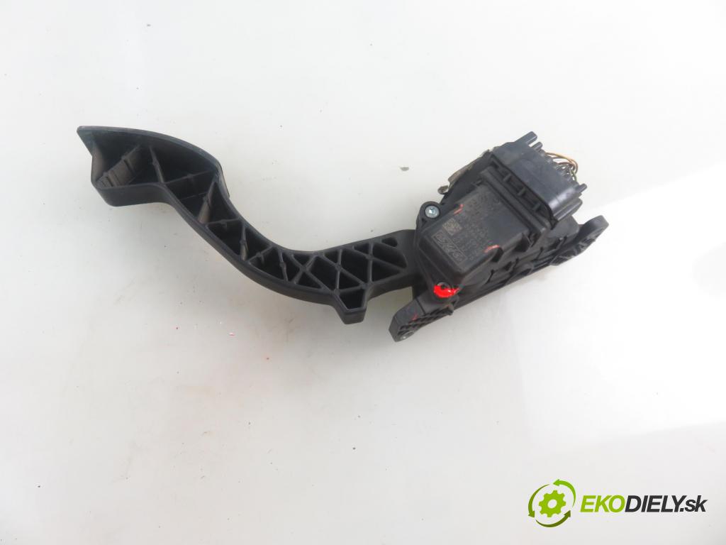 FORD FOCUS II Turnier (DA_, FFS, DS) KOMBI 2009 66,00 1.6 TDCi - GPDA 1560,00 potenciometr plynového pedálu 4M519F836AK ; 6PV00864132 (Pedály)