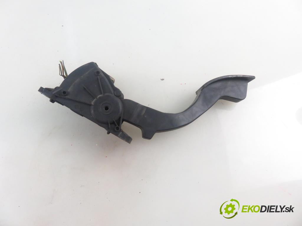 FORD FOCUS II Turnier (DA_, FFS, DS) KOMBI 2009 66,00 1.6 TDCi - GPDA 1560,00 potenciometr plynového pedálu 4M519F836AK ; 6PV00864132 (Pedály)