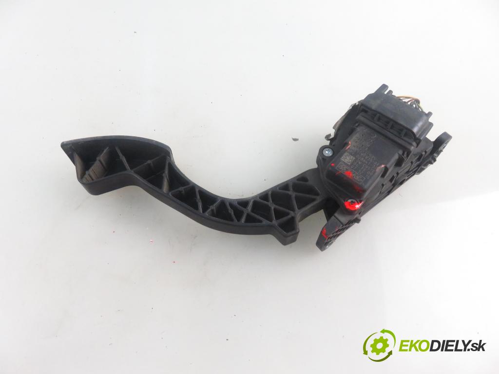 FORD FOCUS II Turnier (DA_, FFS, DS) KOMBI 2009 66,00 1.6 TDCi - GPDA 1560,00 potenciometr plynového pedálu 4M519F836AK ; 6PV00864132 (Pedály)