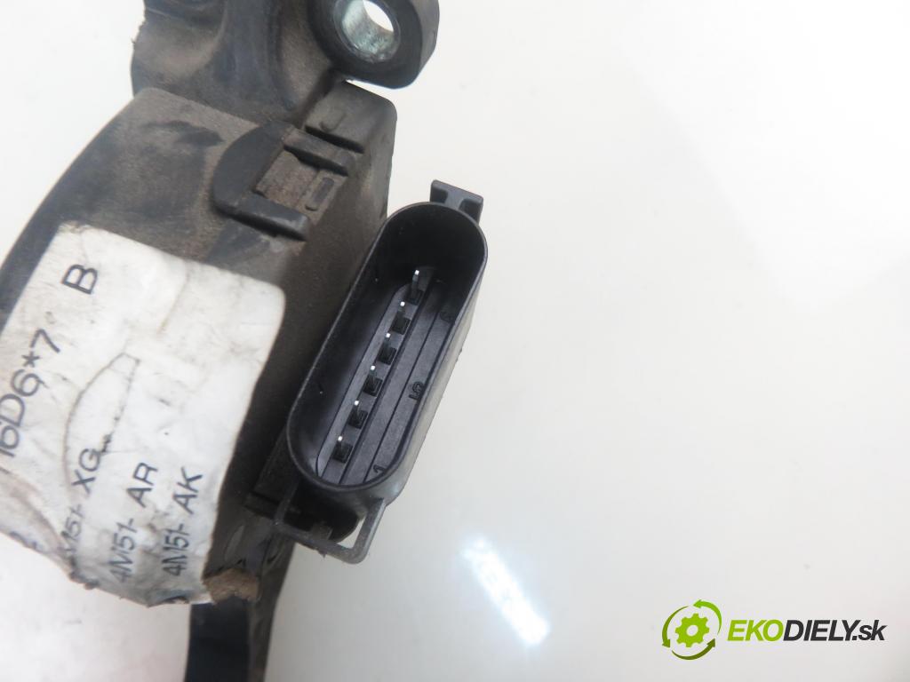 FORD FOCUS II Turnier (DA_, FFS, DS) KOMBI 2009 66,00 1.6 TDCi - GPDA 1560,00 potenciometr plynového pedálu 4M519F836AK ; 6PV00864132 (Pedály)