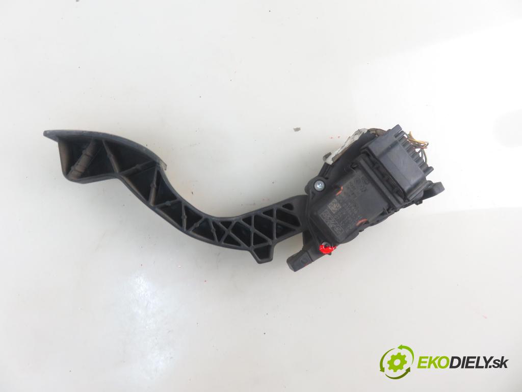 FORD FOCUS II Turnier (DA_, FFS, DS) KOMBI 2009 66,00 1.6 TDCi - GPDA 1560,00 potenciometr plynového pedálu 4M519F836AK ; 6PV00864132 (Pedály)