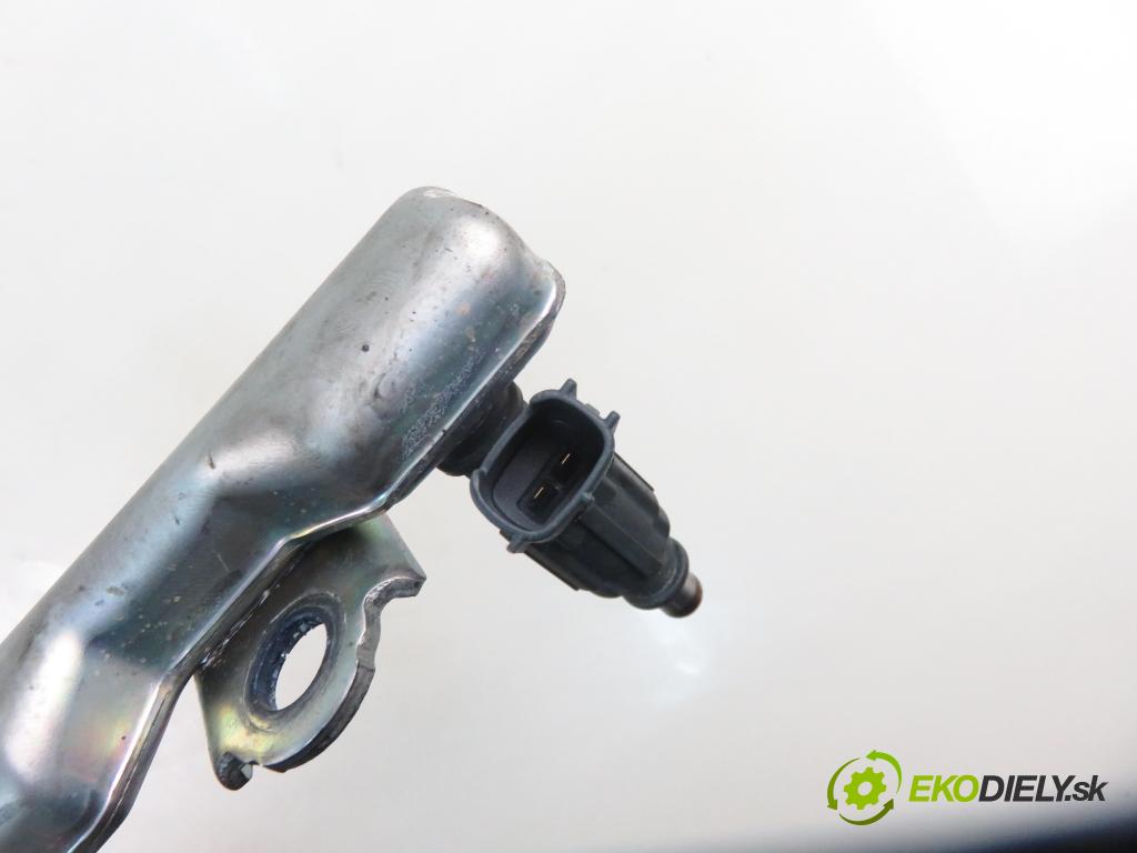 TOYOTA AURIS (_E15_) HB 2008 71,00 1.4 (ZZE150_) 97 - 4ZZ-FE 1398,00 Lišta vstrekovacia 0280155936 ; 232500D020 (Vstrekovacia lišta)