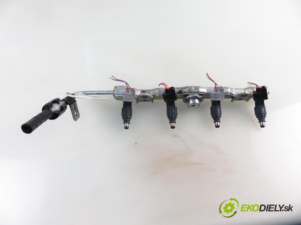 TOYOTA AURIS (_E15_) HB 2008 71,00 1.4 (ZZE150_) 97 - 4ZZ-FE 1398,00 Lišta vstrekovacia 0280155936 ; 232500D020 (Vstrekovacia lišta)