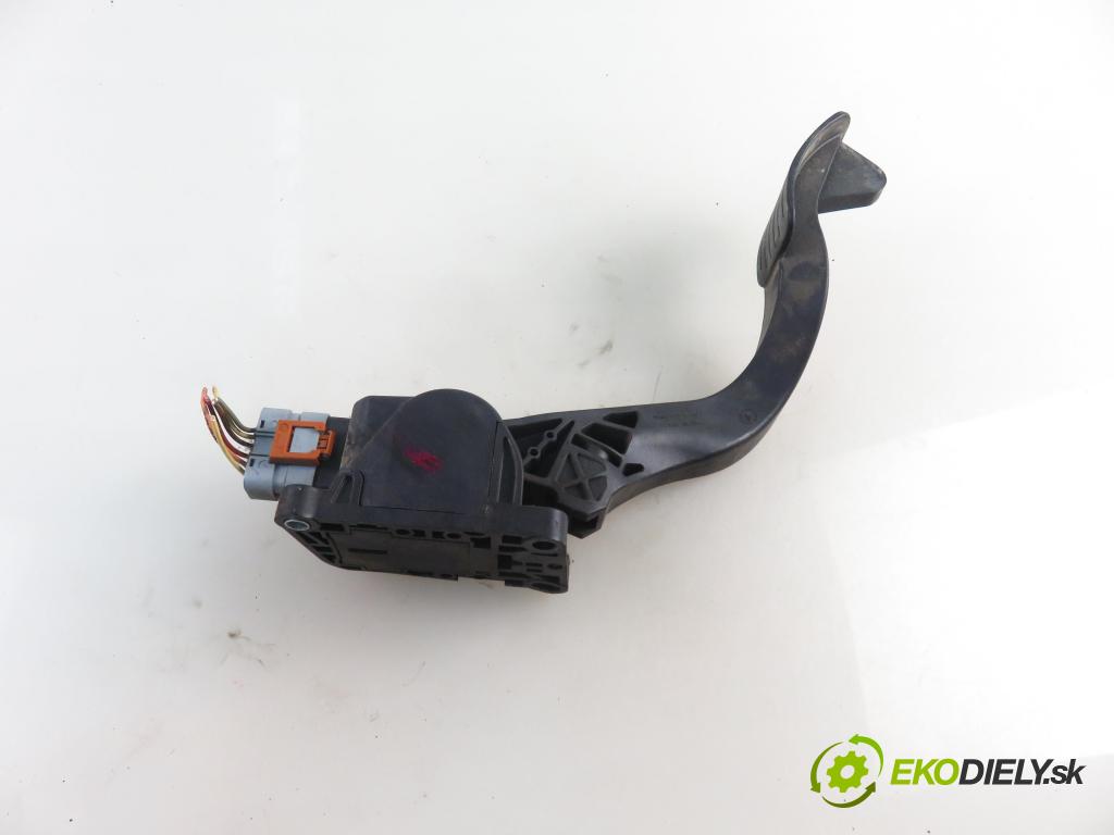 PEUGEOT PARTNER Tepee KOMBIVAN 2010 68,00 1.6 e-HDi 90 8V - 9HP (DV6DTED) 1560,00 Potenciometer plynu 0280755166 ; 9671416780 (Pedál)