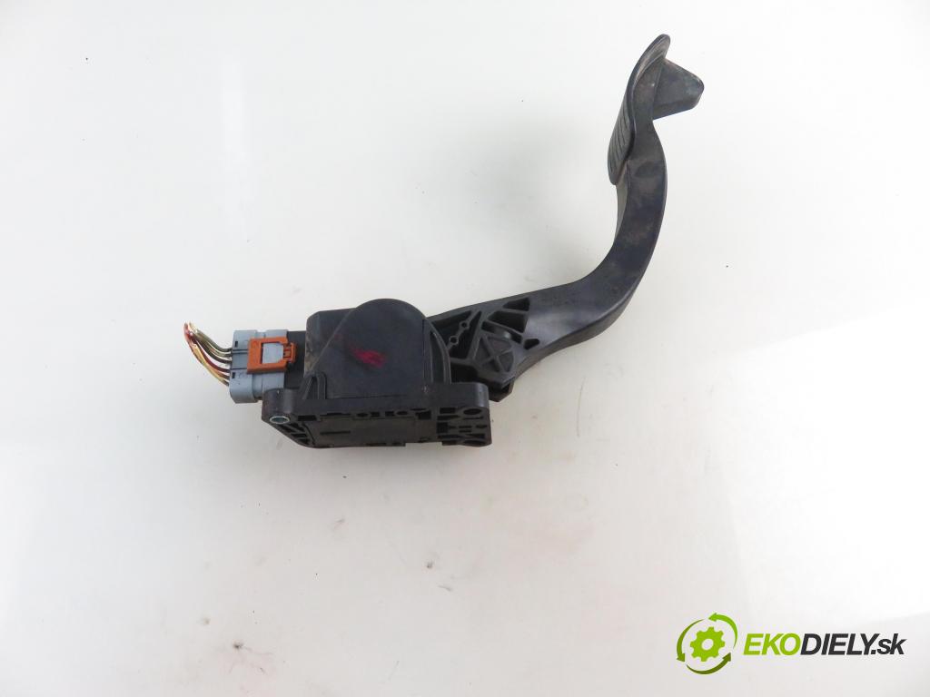 PEUGEOT PARTNER Tepee KOMBIVAN 2010 68,00 1.6 e-HDi 90 8V - 9HP (DV6DTED) 1560,00 Potenciometer plynu 0280755166 ; 9671416780 (Pedál)