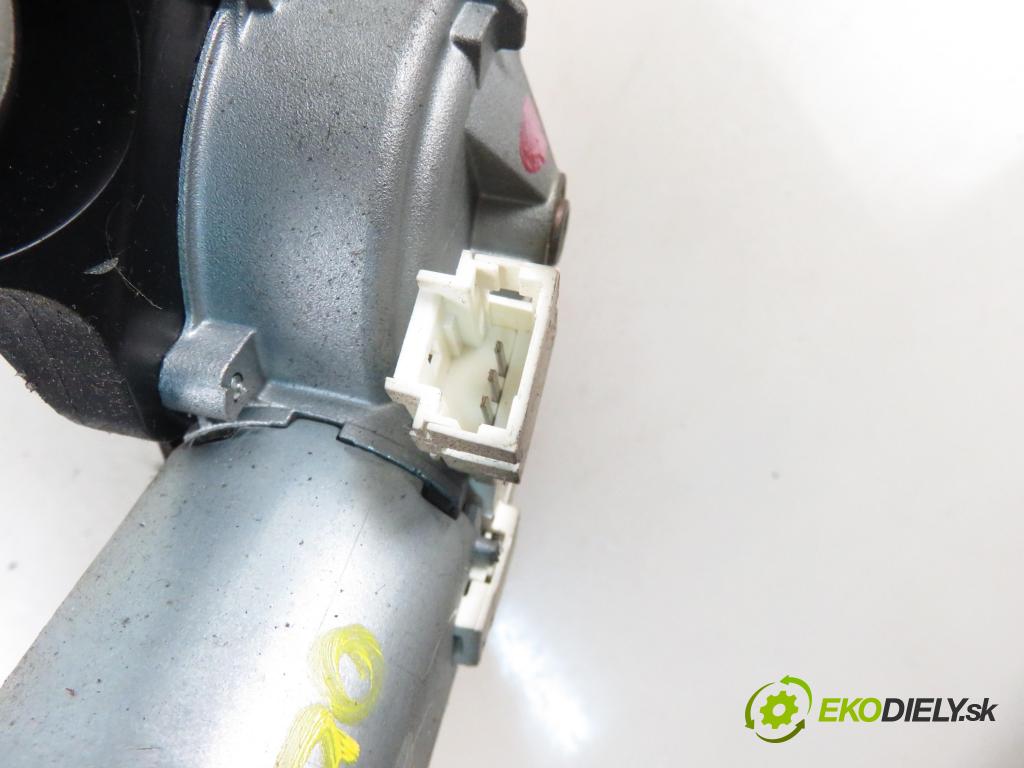 PEUGEOT PARTNER Tepee KOMBIVAN 2010 68,00 1.6 e-HDi 90 8V - 9HP (DV6DTED) 1560,00 motorek stěrače ZADNÍ: