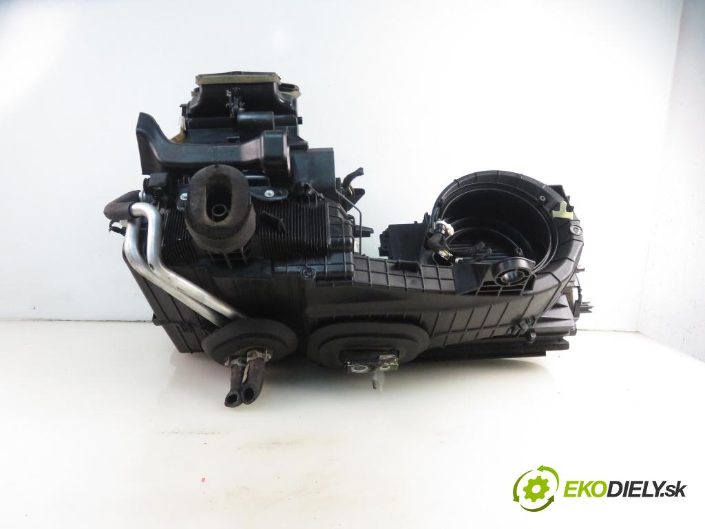 FORD S-MAX II (CJ, WA6) MINIVAN 2016 132,00 2.0 TDCi 180 - T8CJ 1997,00 Výhrevné teleso, radiátor kúrenia klimatizácie DS7H19B555CK
