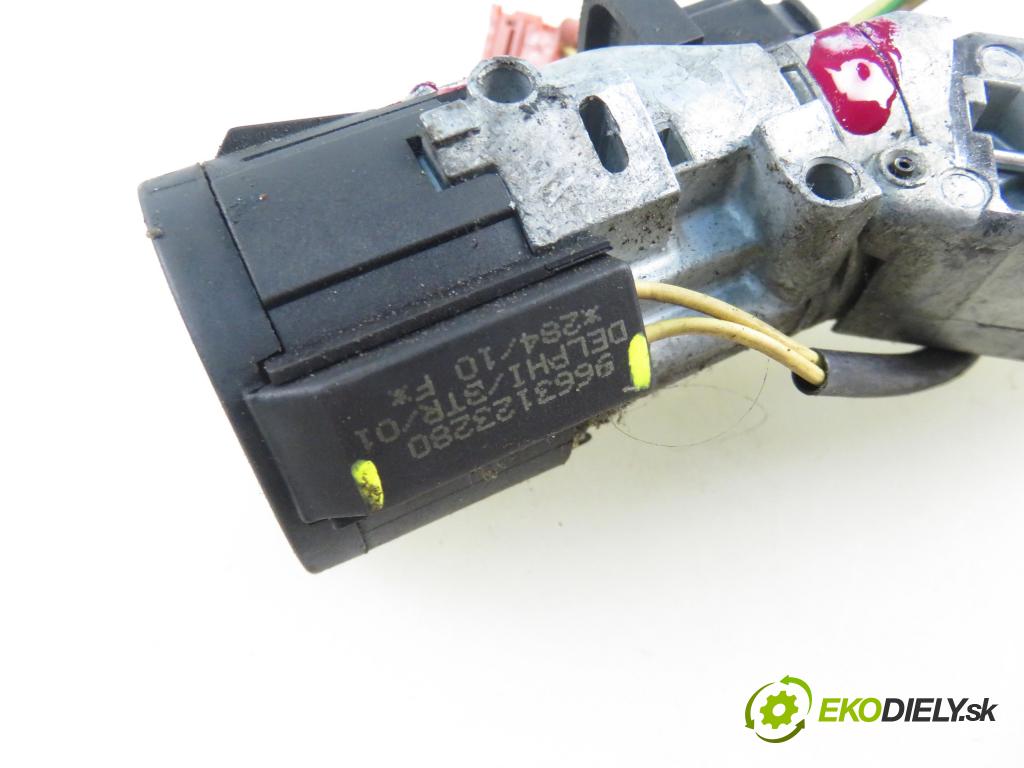 PEUGEOT PARTNER Tepee KOMBIVAN 2010 68,00 1.6 e-HDi 90 8V - 9HP (DV6DTED) 1560,00 spinačka N0502455 ; 9663123280 (Spínacia skrinka)